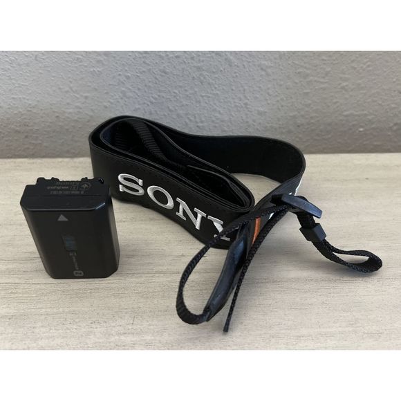 Sony a7 IV 33 MP Mirrorless Camera Body Only Box & Accessories See Description - Picture 7 of 15